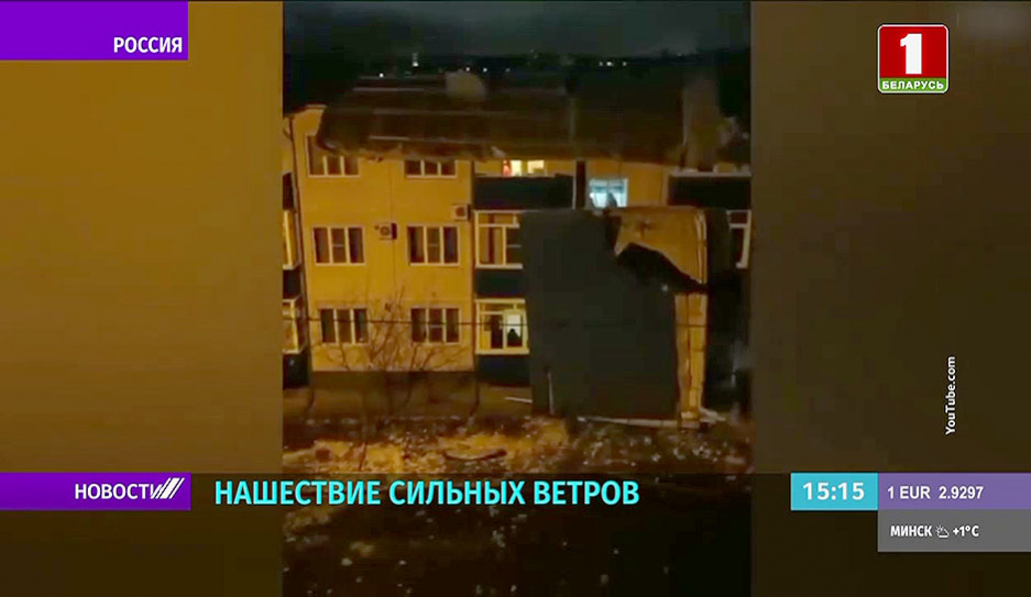 Сильный ветер в Ставрополе - улетают целые балконы, а в Харькове ветер разорвал на части национальный флаг Украины 