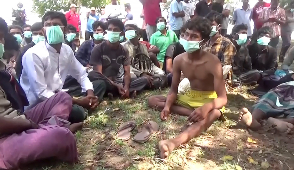Десятки беженцев из Мьянмы спасли у берегов Индонезии