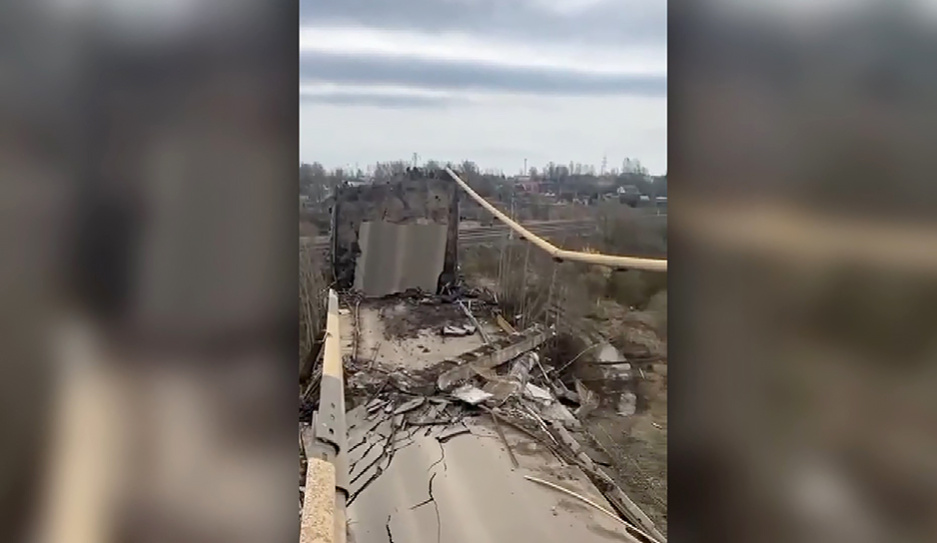  В Смоленской области на железнодорожные пути обрушился мост
