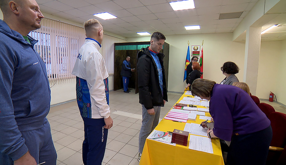 Сборная Беларуси по академической гребле воспользовалась возможностью проголосовать досрочно 