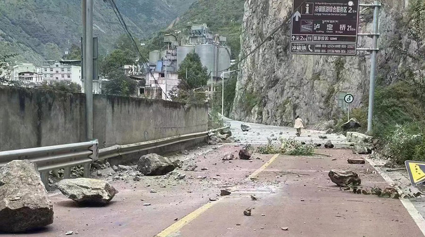 Число жертв разрушительного землетрясения на юго-западе Китая возросло до 46