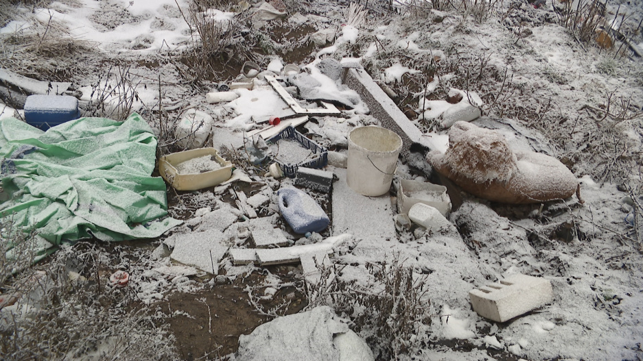 В Беларуси проверили незаконно выкопанные карьеры и стихийные свалки с мусором. Кто будет отвечать за нарушения?