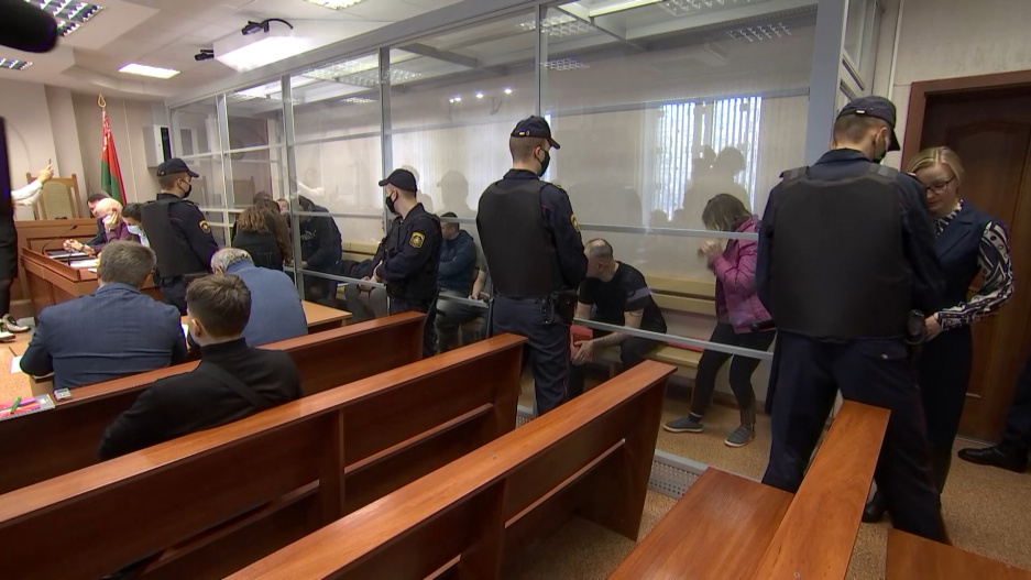 Суд приступил к исследованию материалов и доказательств по делу Рабочы рух - на скамье подсудимых 10 человек