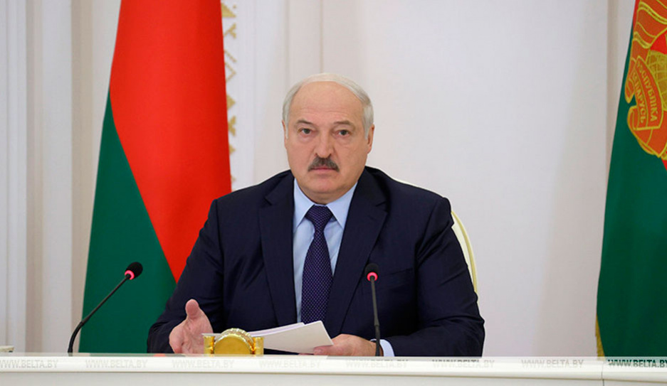 Лукашенко потребовал оперативнее действовать в снижении цен на древесину для строительства жилья