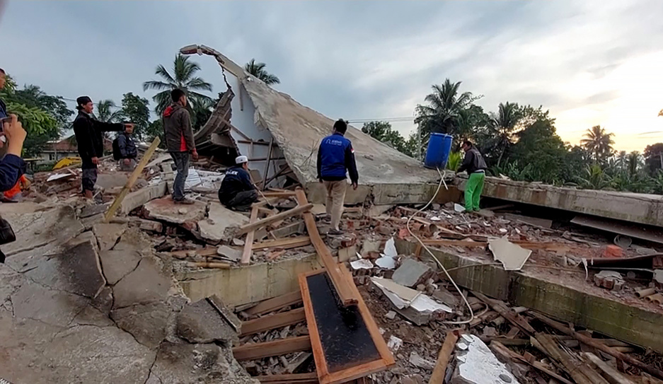 Число погибших в результате землетрясения в Индонезии достигло 252 